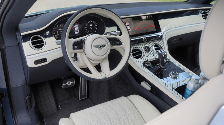 2026 Continental GT Azure elülső kabin